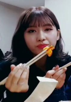 momo twice meme