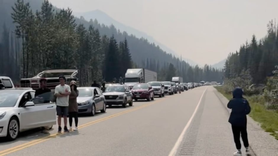 golden to revelstoke highway closure