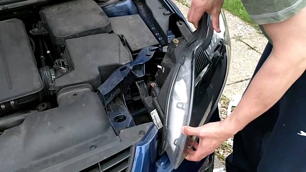 how to change a headlight bulb in a ford focus