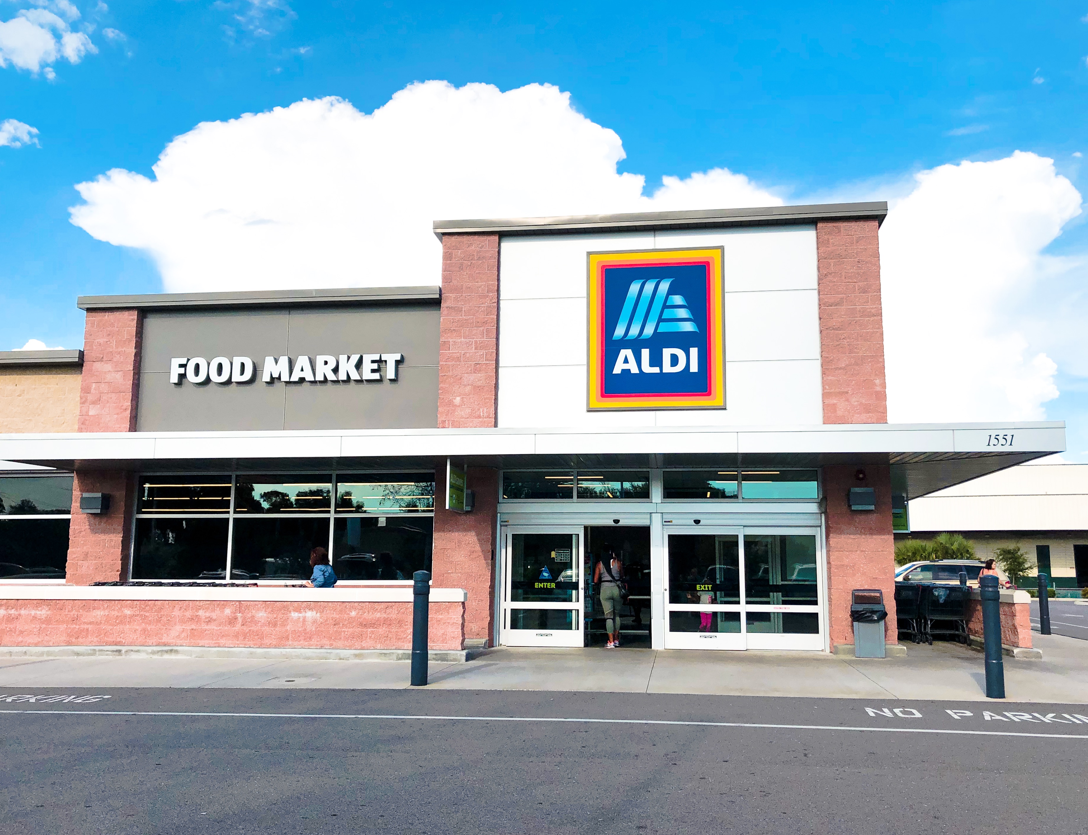 aldi closing time saturday