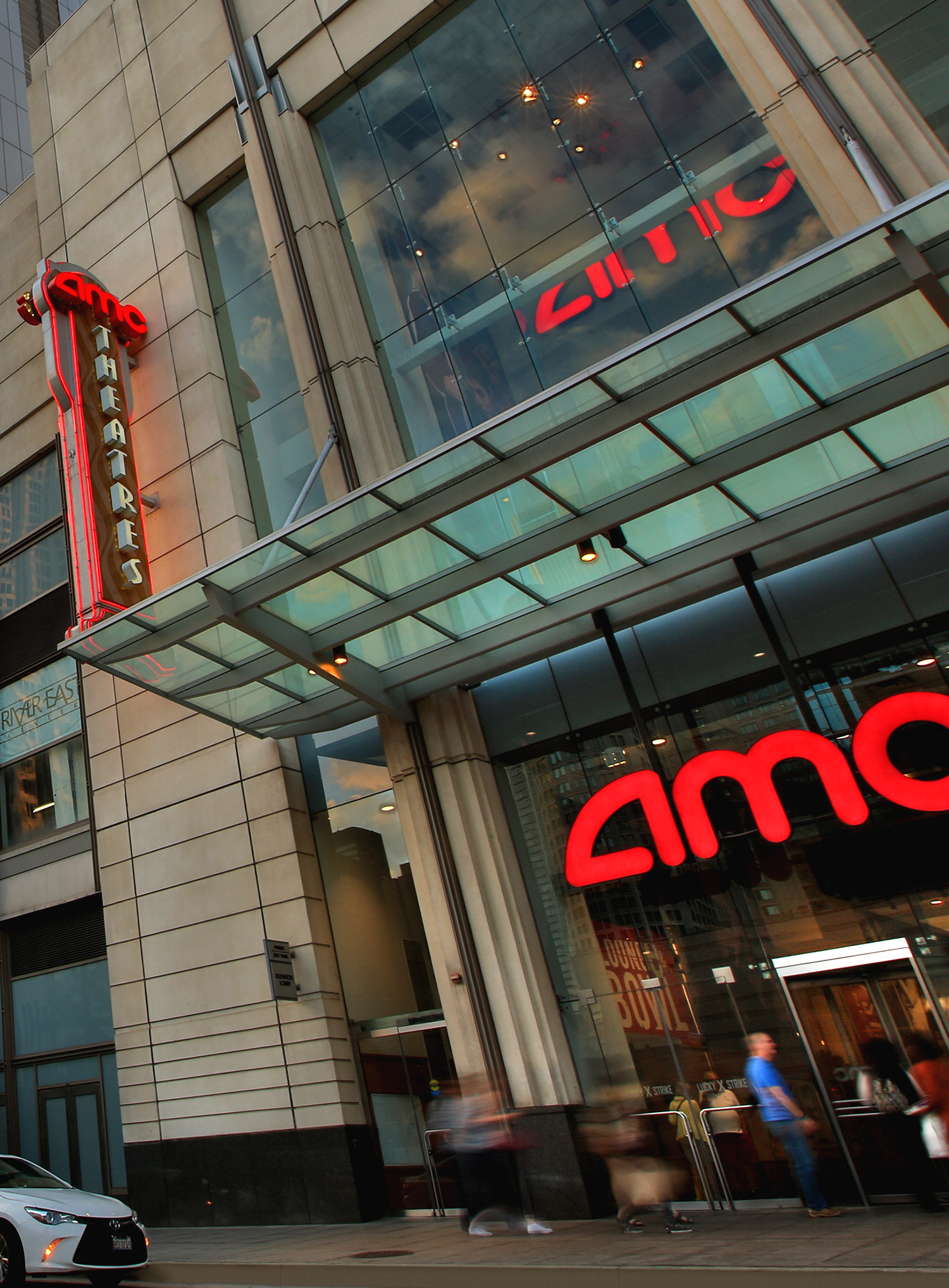 amc river east 21