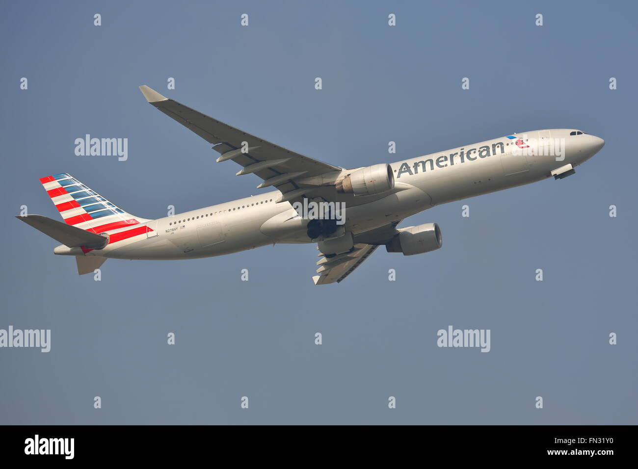 american airlines 3203