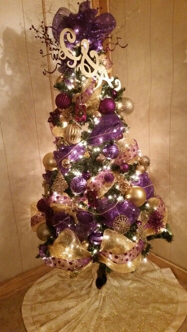 arbol de navidad morado y dorado