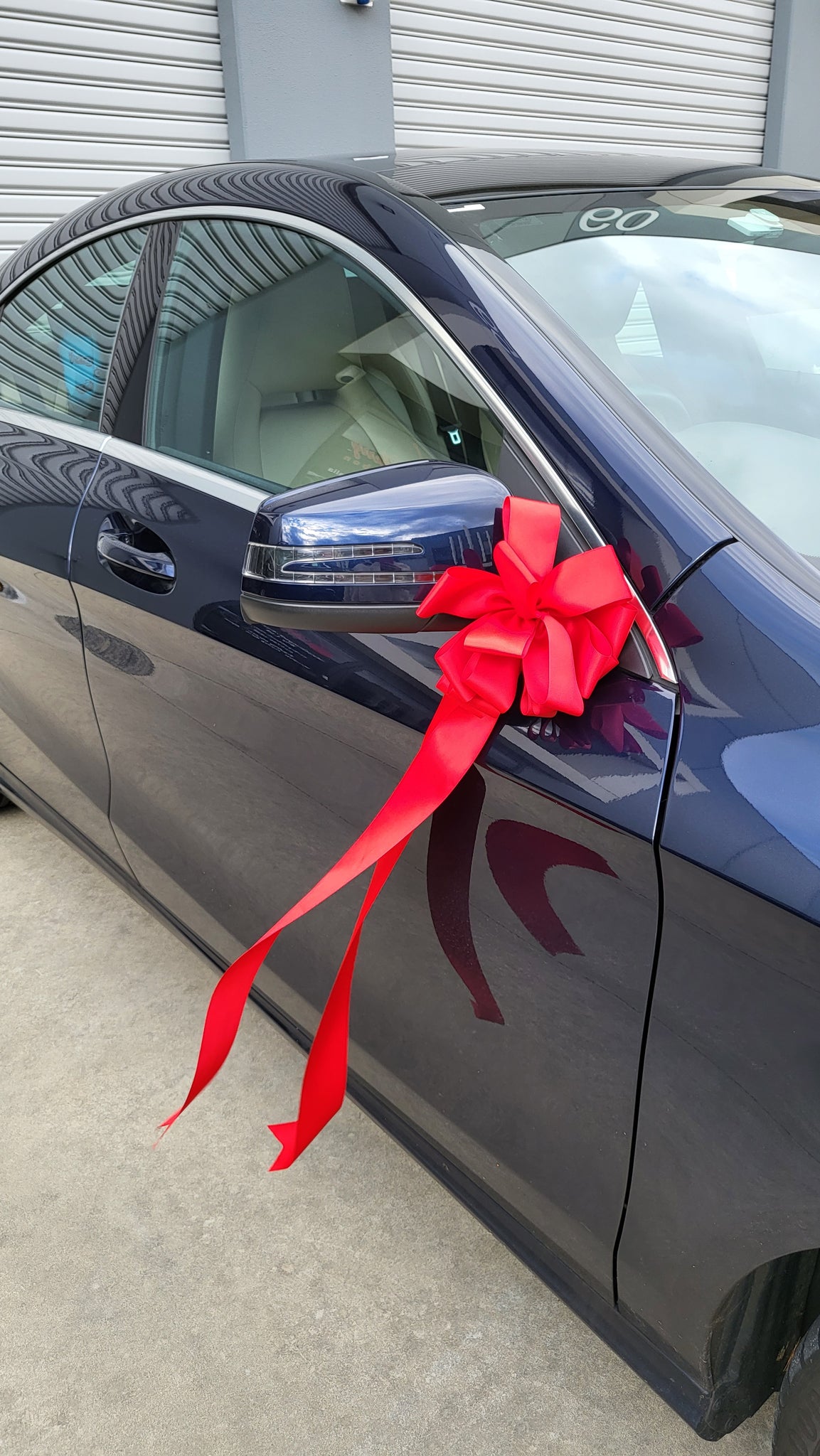 how to tie ribbon on a wedding car