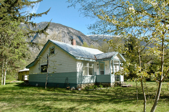 bella coola houses for sale