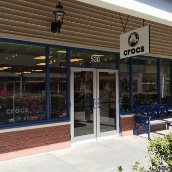 crocs wrentham outlets