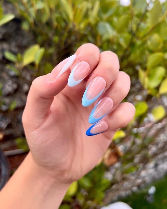 blue french tip nails round