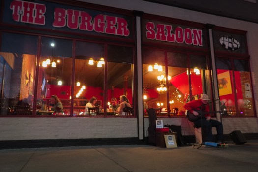 burger saloon woodland