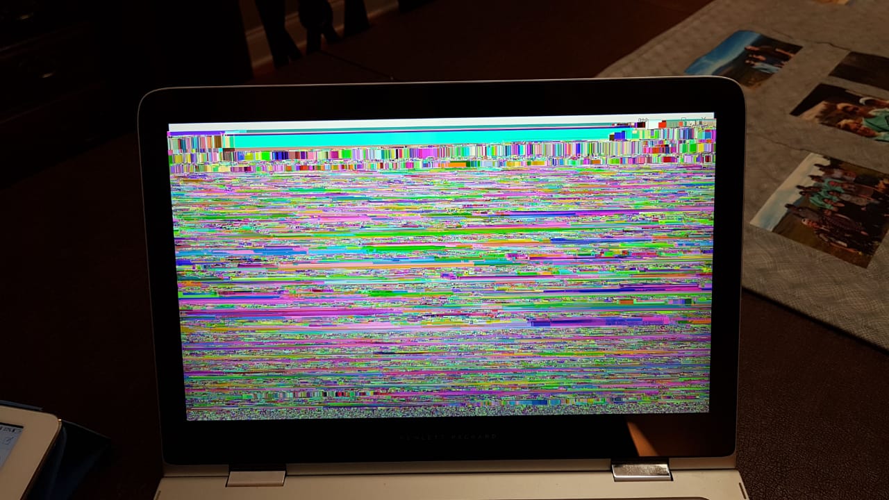 hp laptop flashing screen