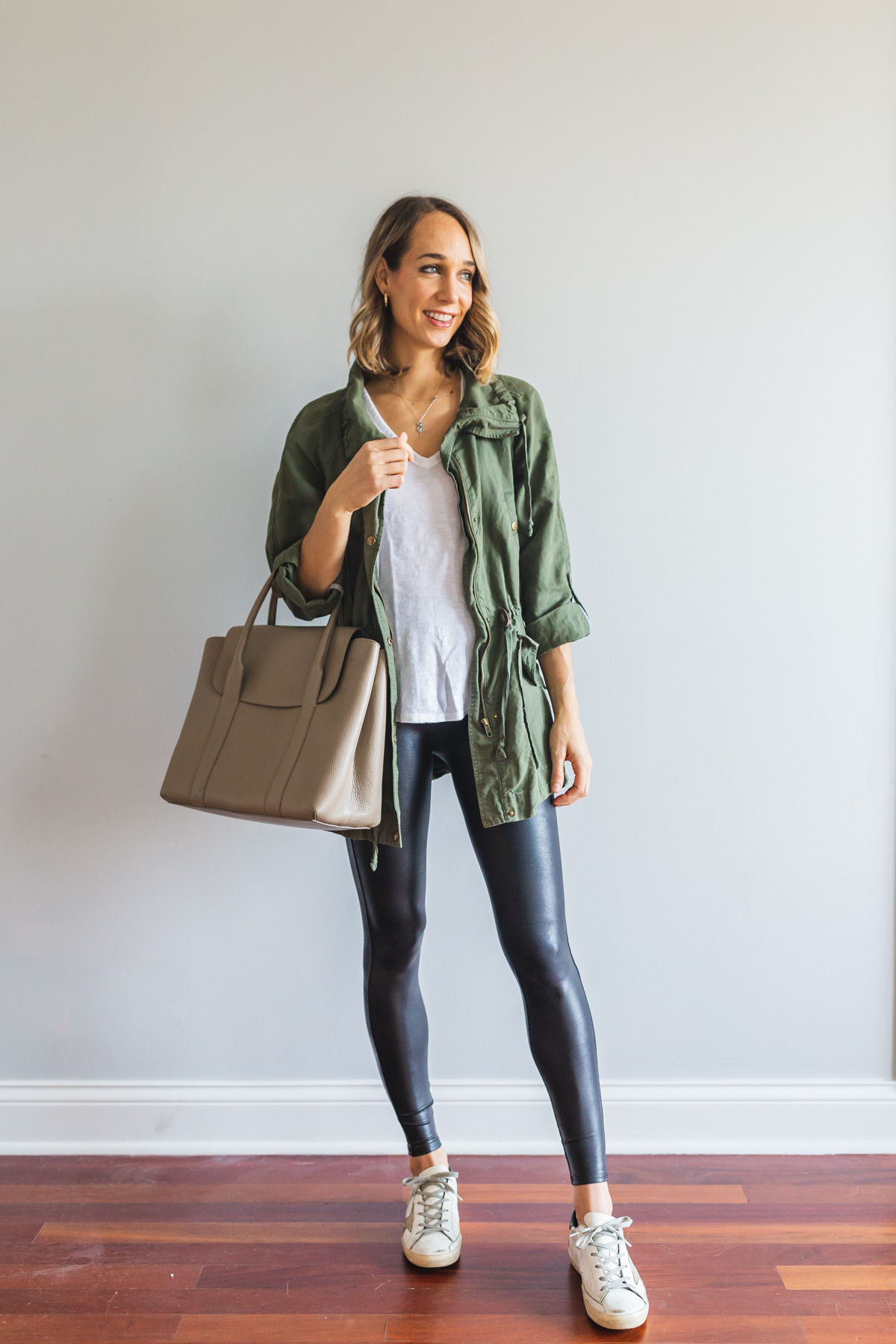 casual faux leather leggings outfit