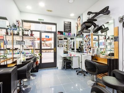 peluqueria abierta hoy madrid