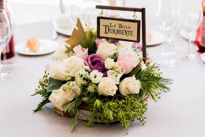 centros de mesa con flores naturales sencillos