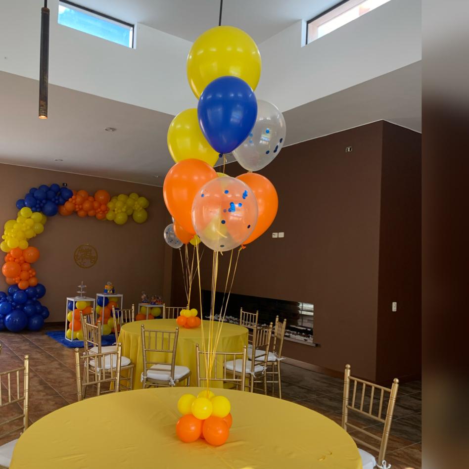 centros de mesa con globos y dulces