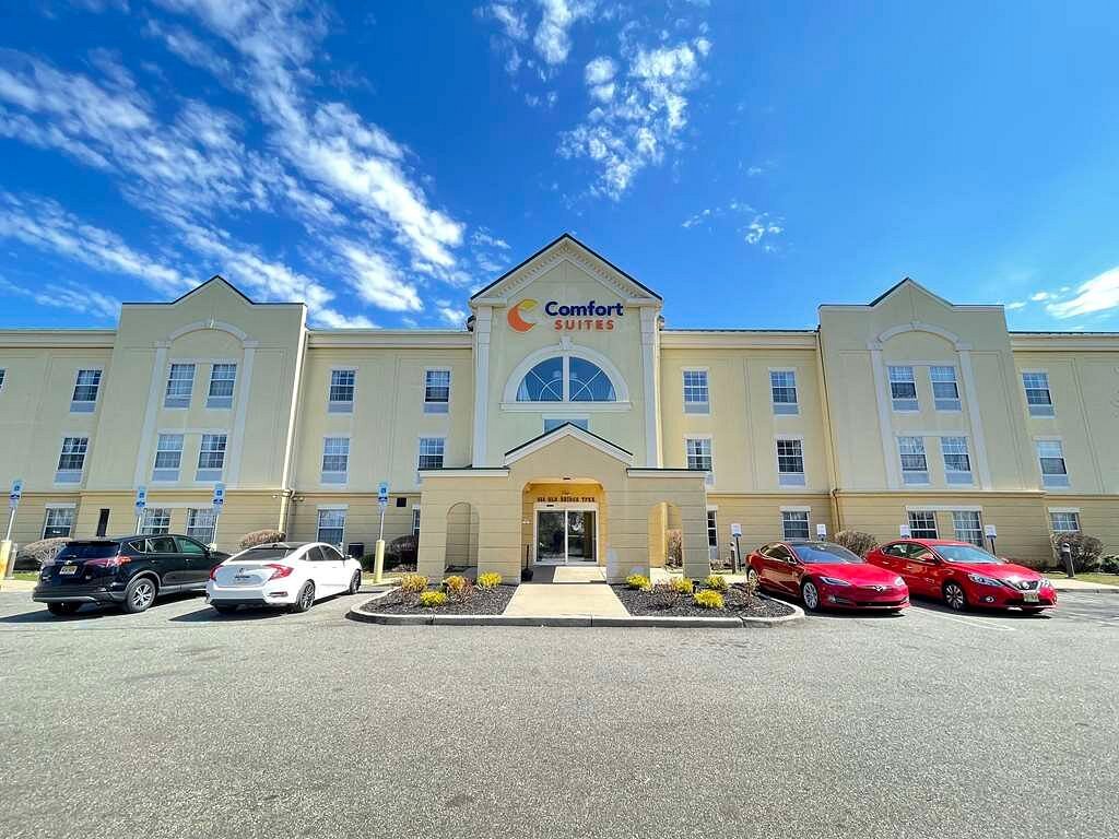 comfort suites north brunswick