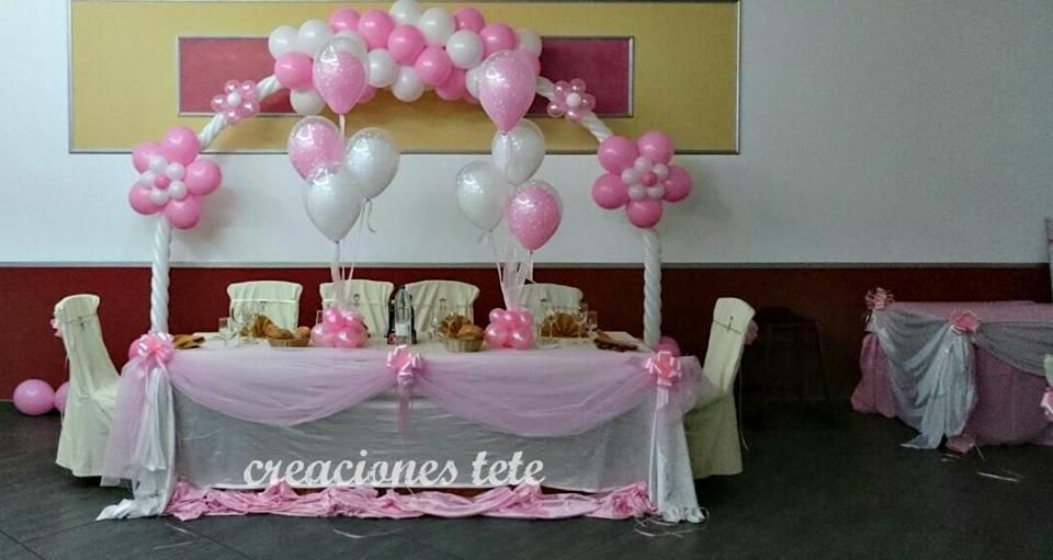 decoracion con globos para bautizo de niña en casa