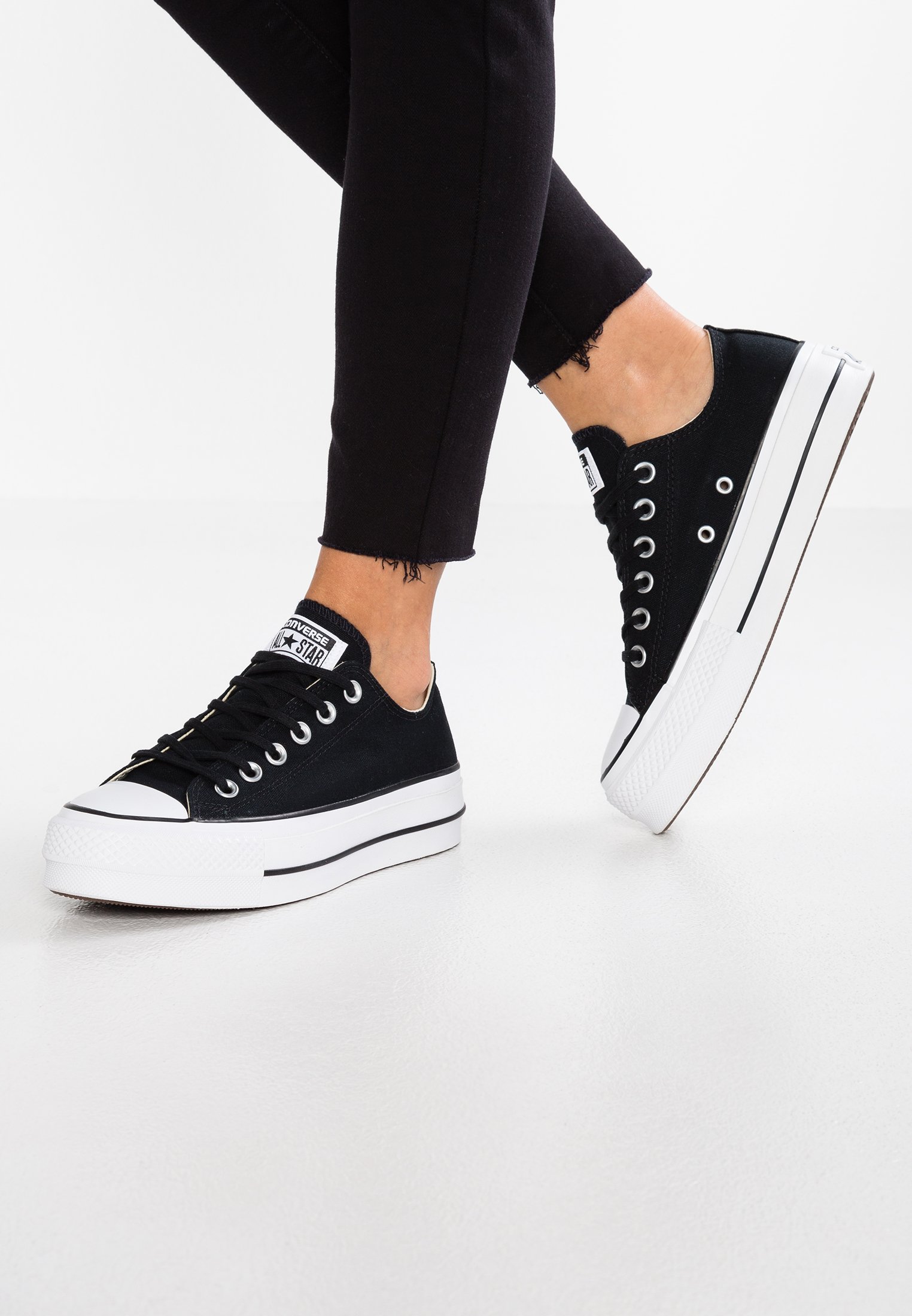 chuck taylor all star lift negras