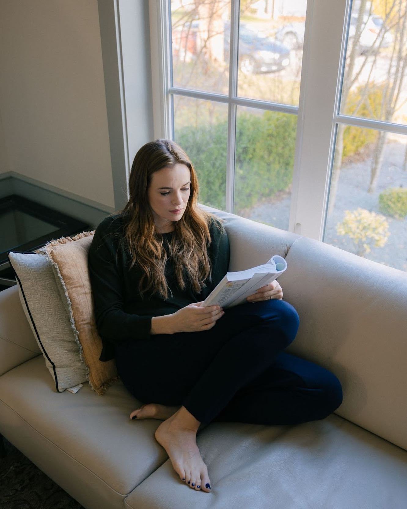 danielle panabaker feet