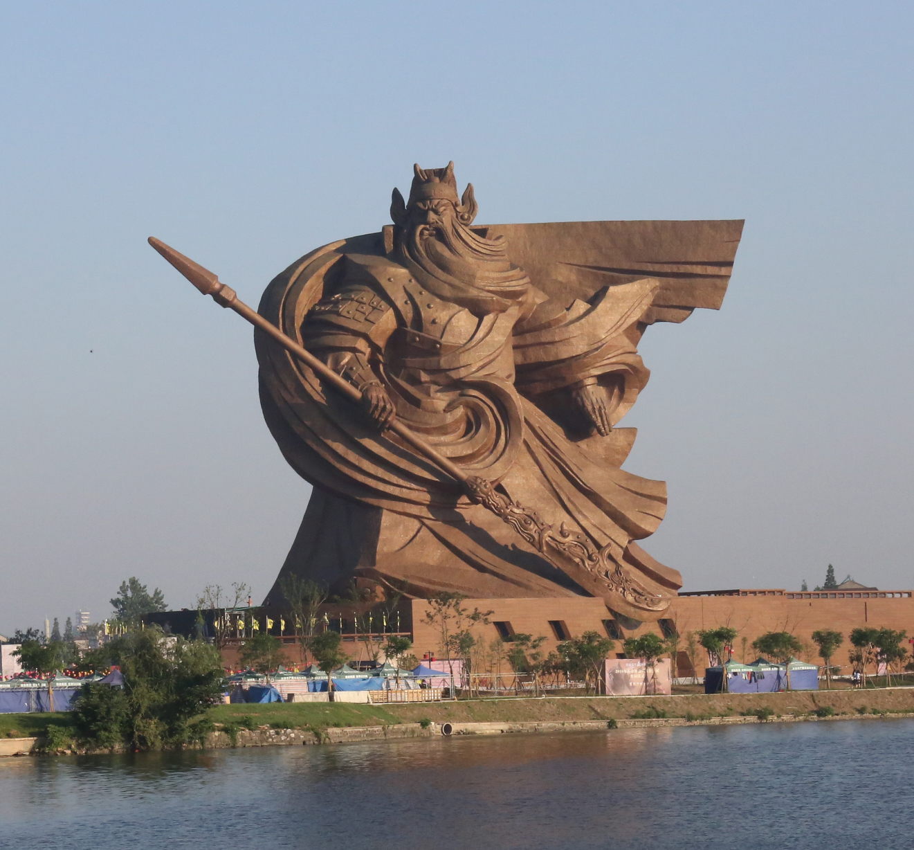 guan yu statue