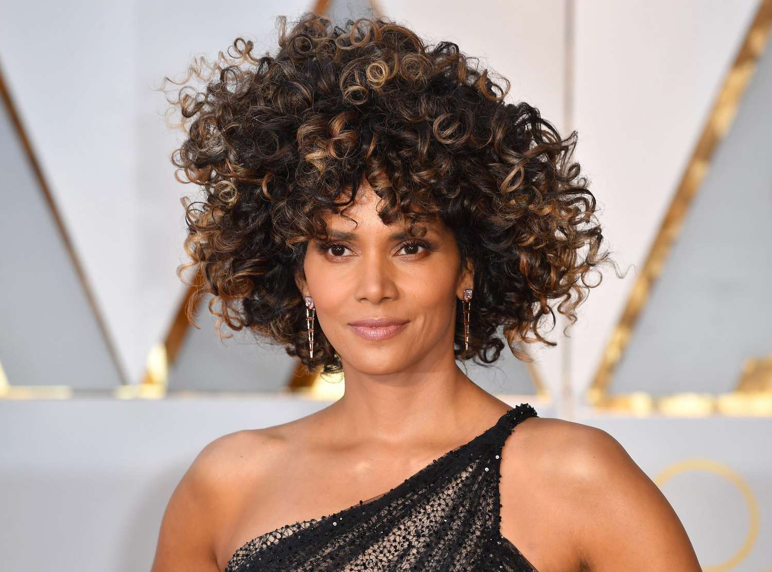 halle berry hairstyles