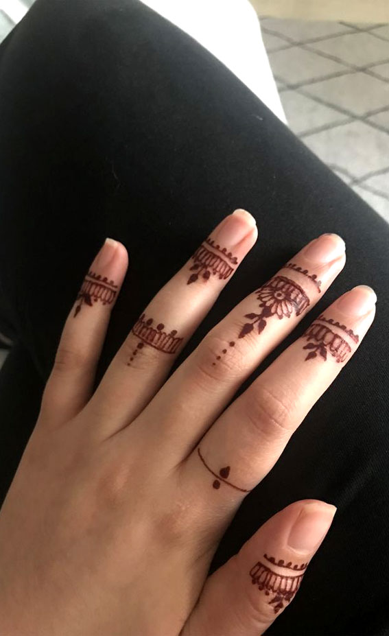 henna fingers