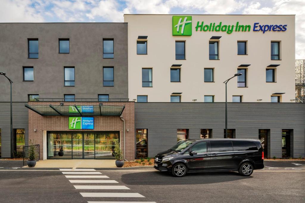 hotel holiday inn near me