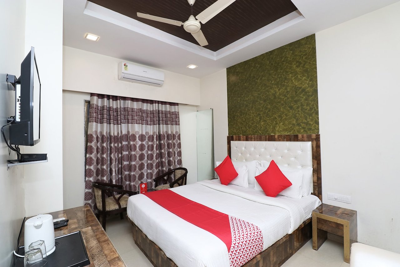 hotel in jaunpur for unmarried couple