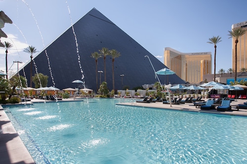 hotel luxor resort & casino las vegas