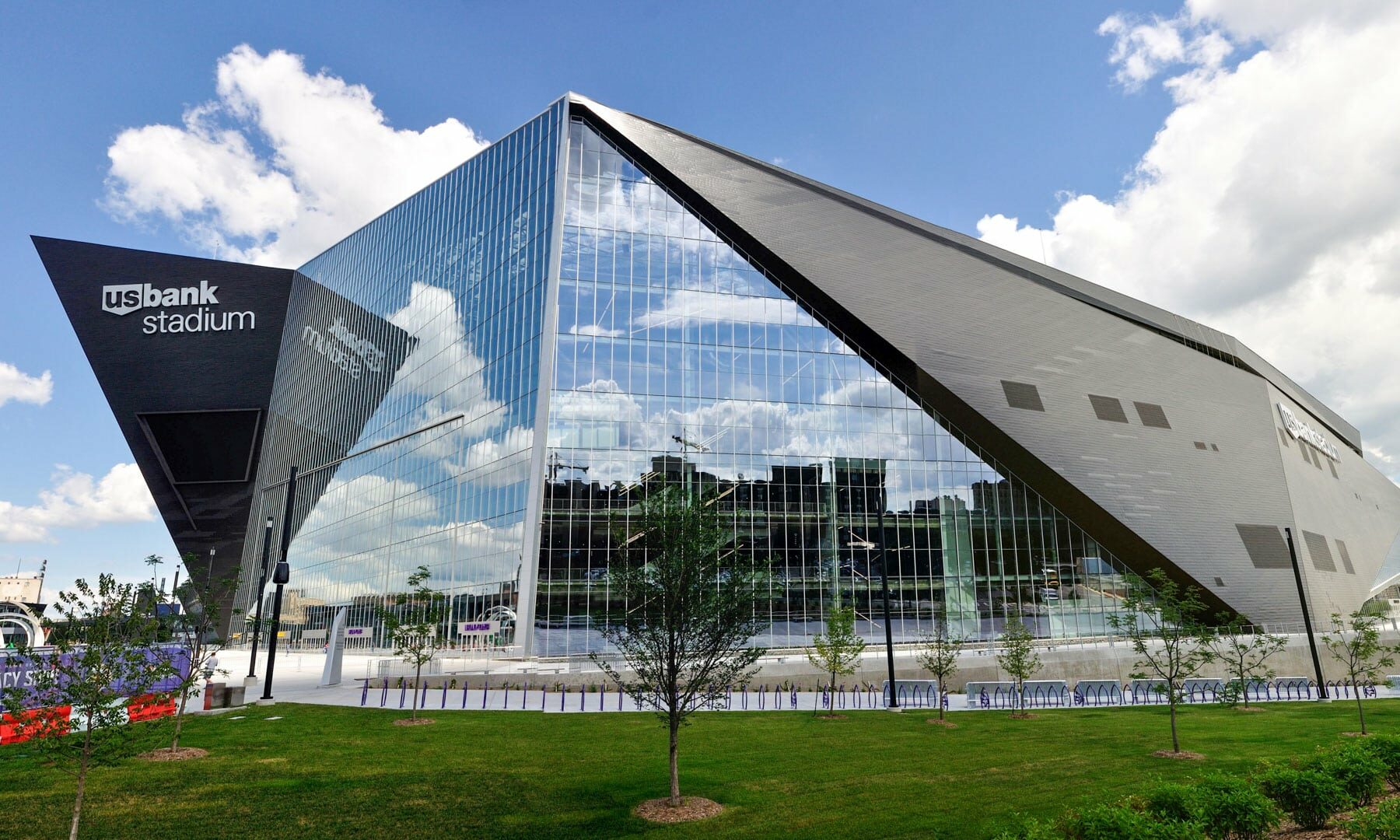 hotels by us bank stadium