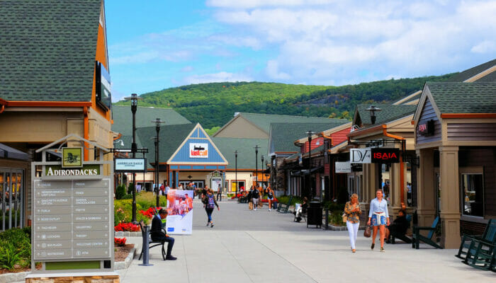 hotels near woodbury commons premium outlets new york
