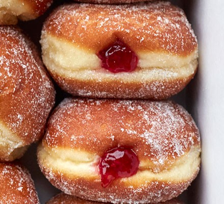 how many calories are in a jam doughnut