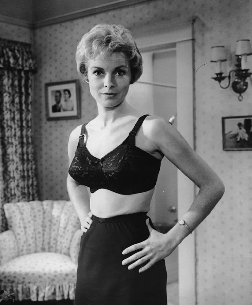 janet leigh bra size