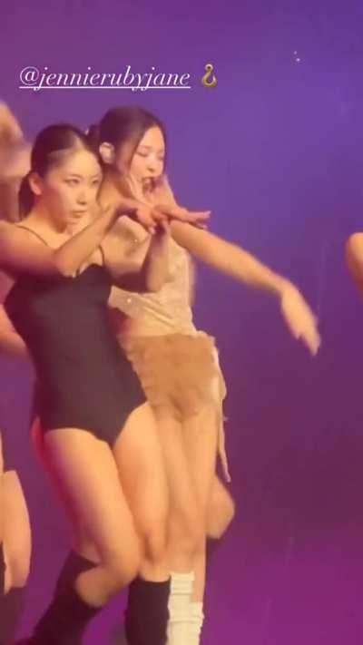 jennie blackpink nipslip