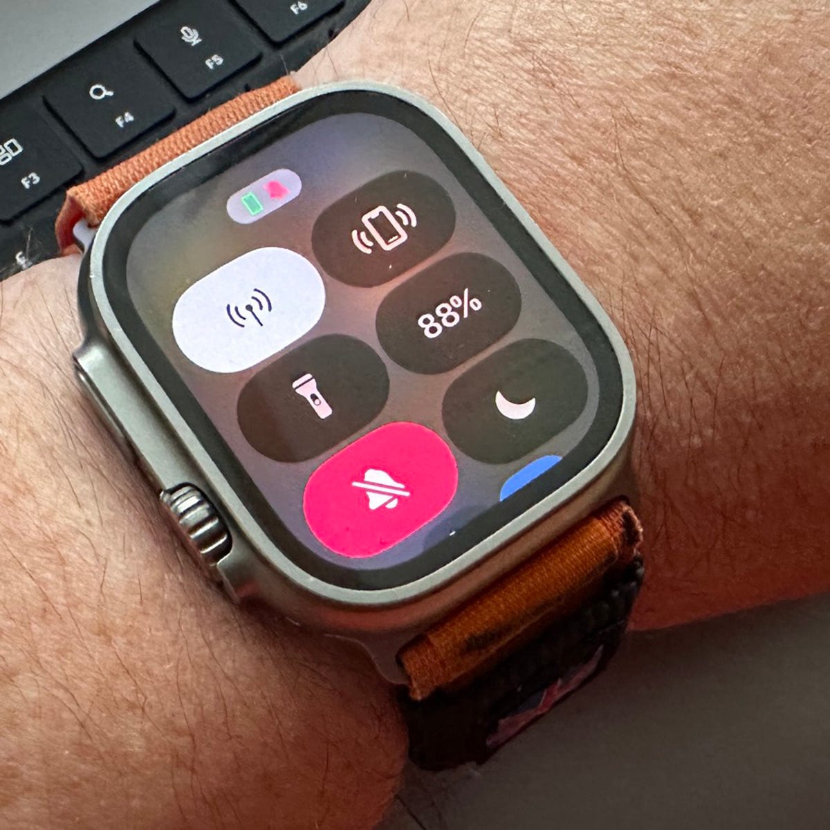 locate iphone with apple watch