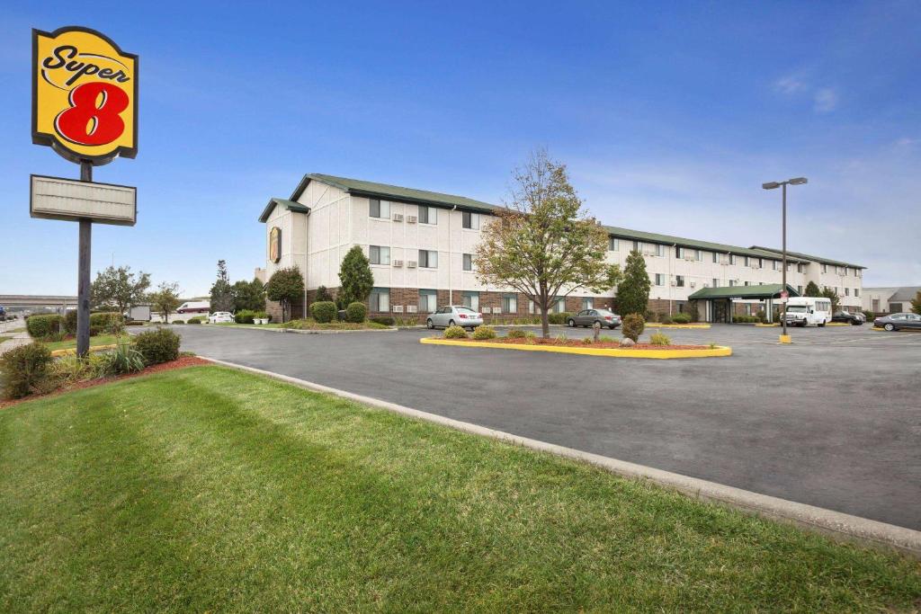 milwaukee airport motels