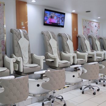 nail bar near me open sunday