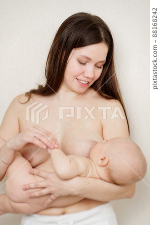 naked breastfeeding