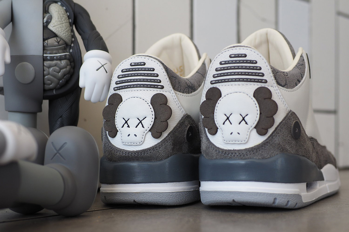 nike kaws