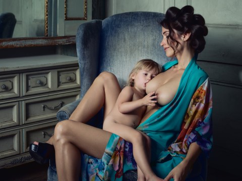 nude breastfeeding pics