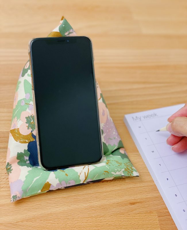 phone pillow stand