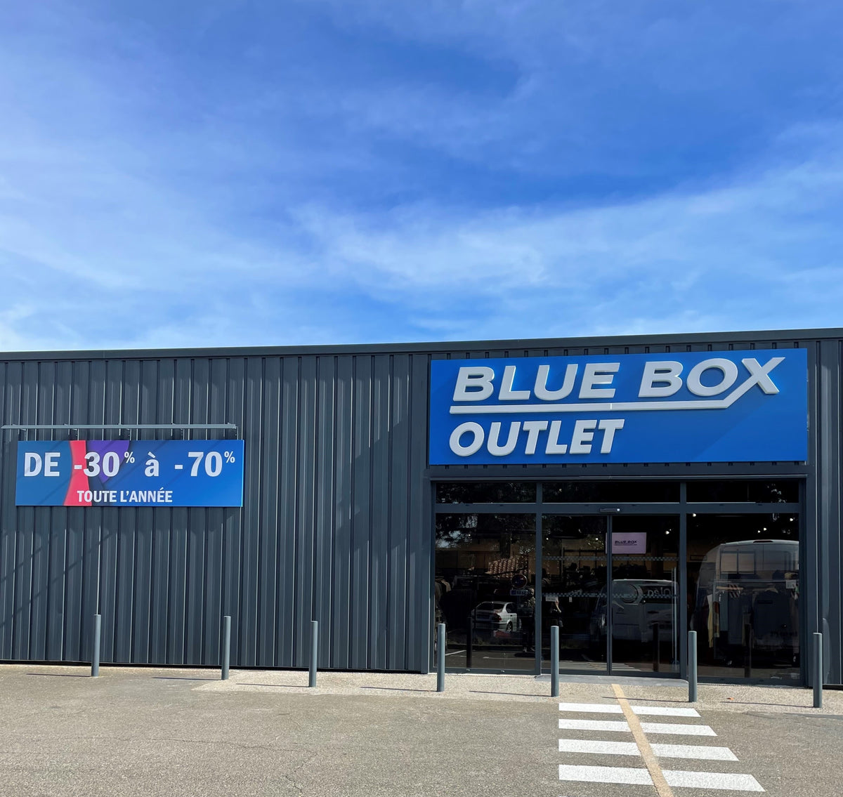 photos de blue box outlet