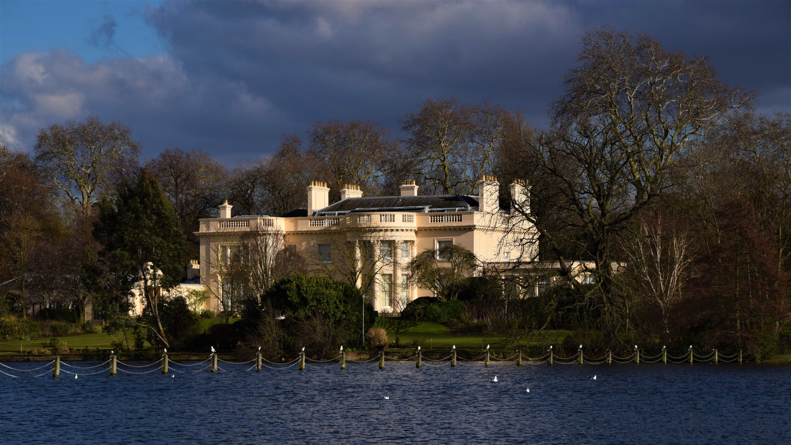 real estate regents park