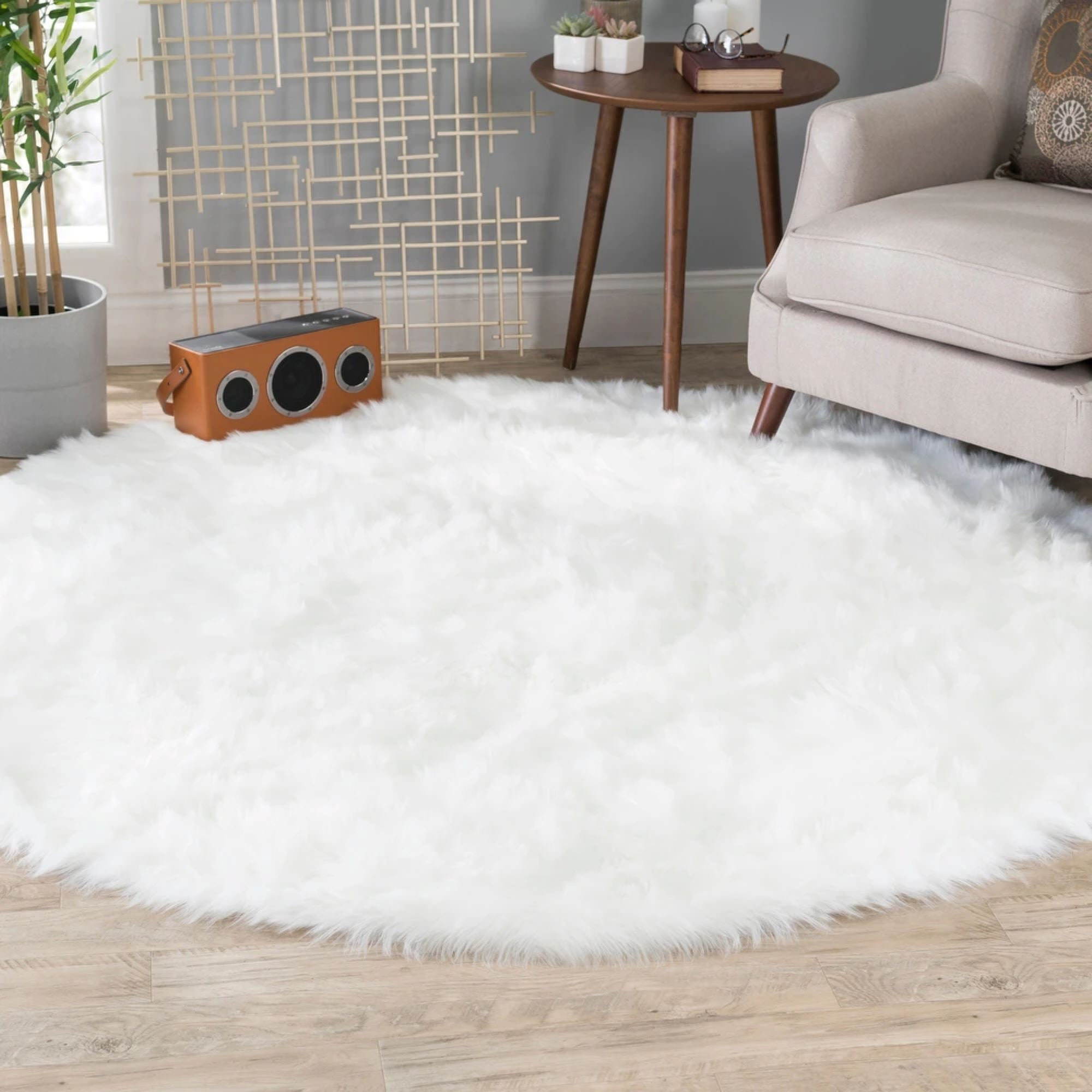 round white fluffy rug