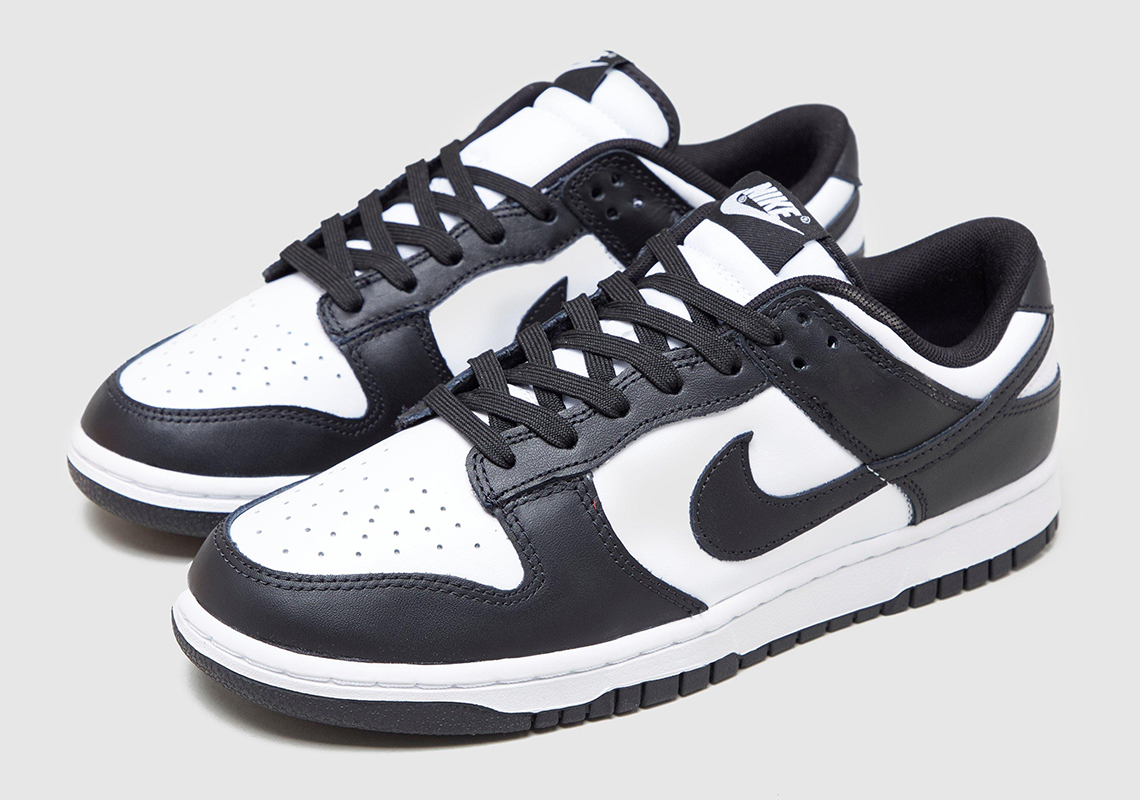 sb dunks black white