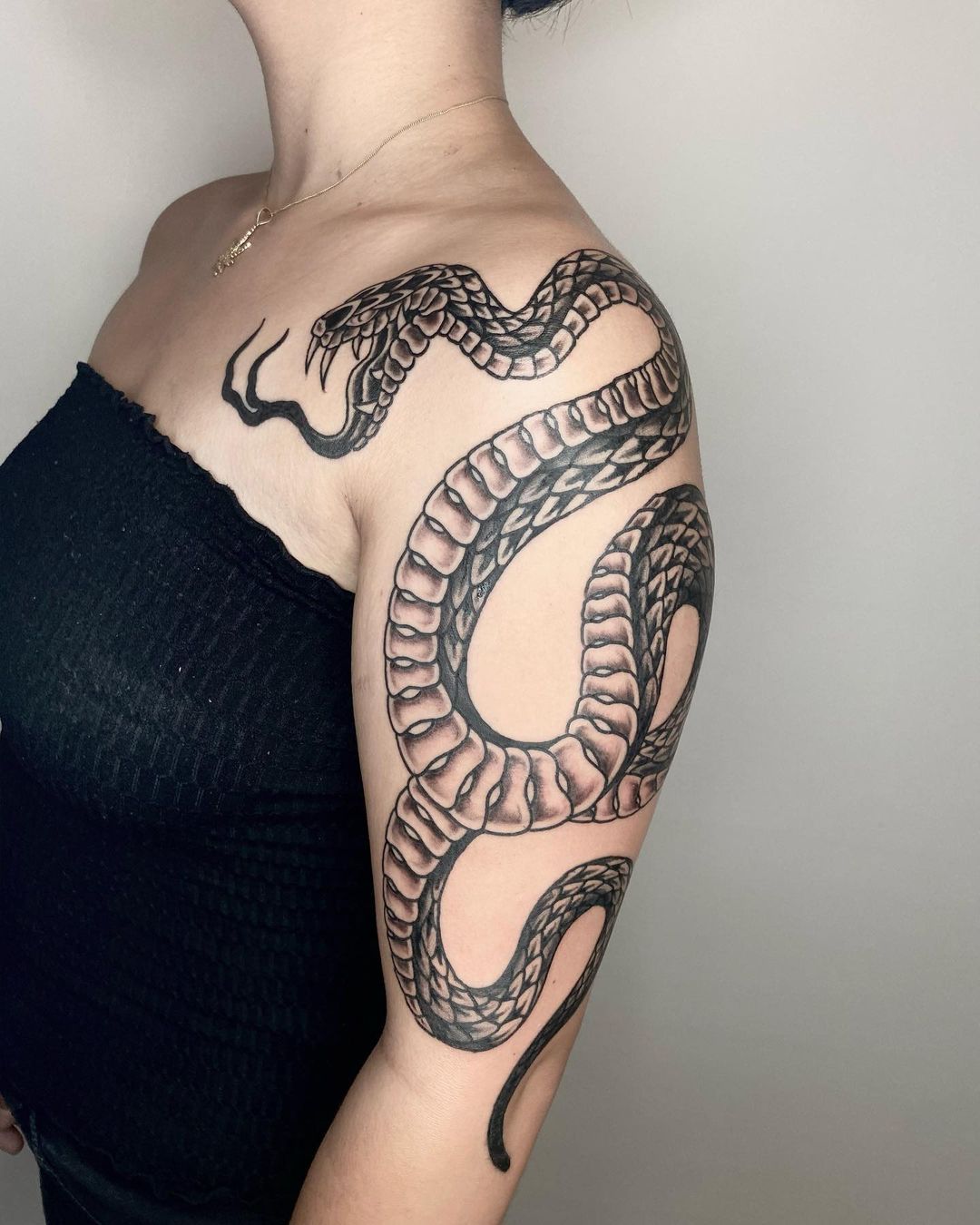 shoulder snake tattoo