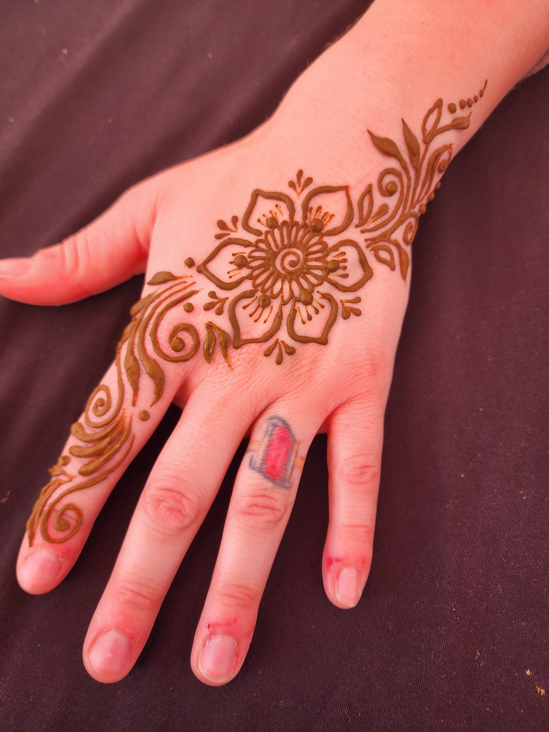 simple henna for hand