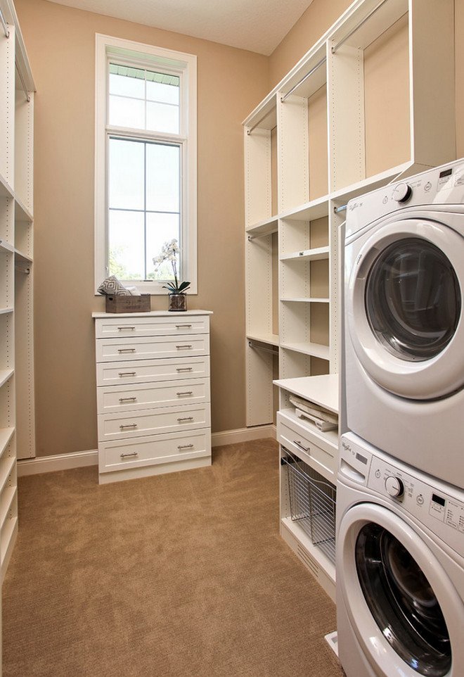 small walk in closet with washer and dryer