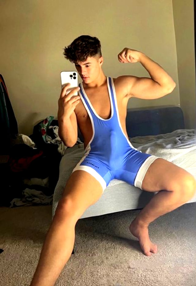 spandex bulge