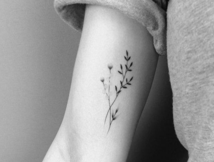 tatouage fleur petit