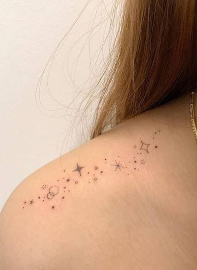 tatuaje estrellas hombro mujer