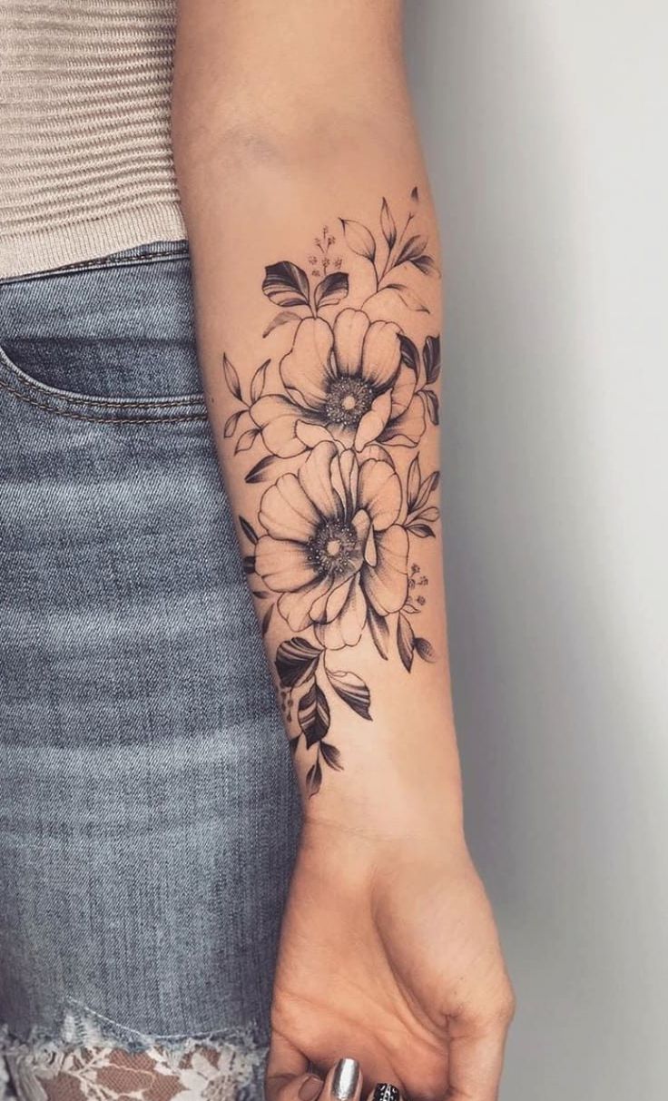 tatuaje flores brazo